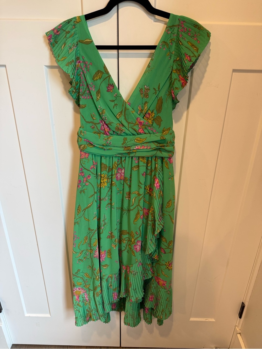 Anthropologie Green Floral Wrap Ruffle Dress, size 6. Like new. - Picture 4 of 9